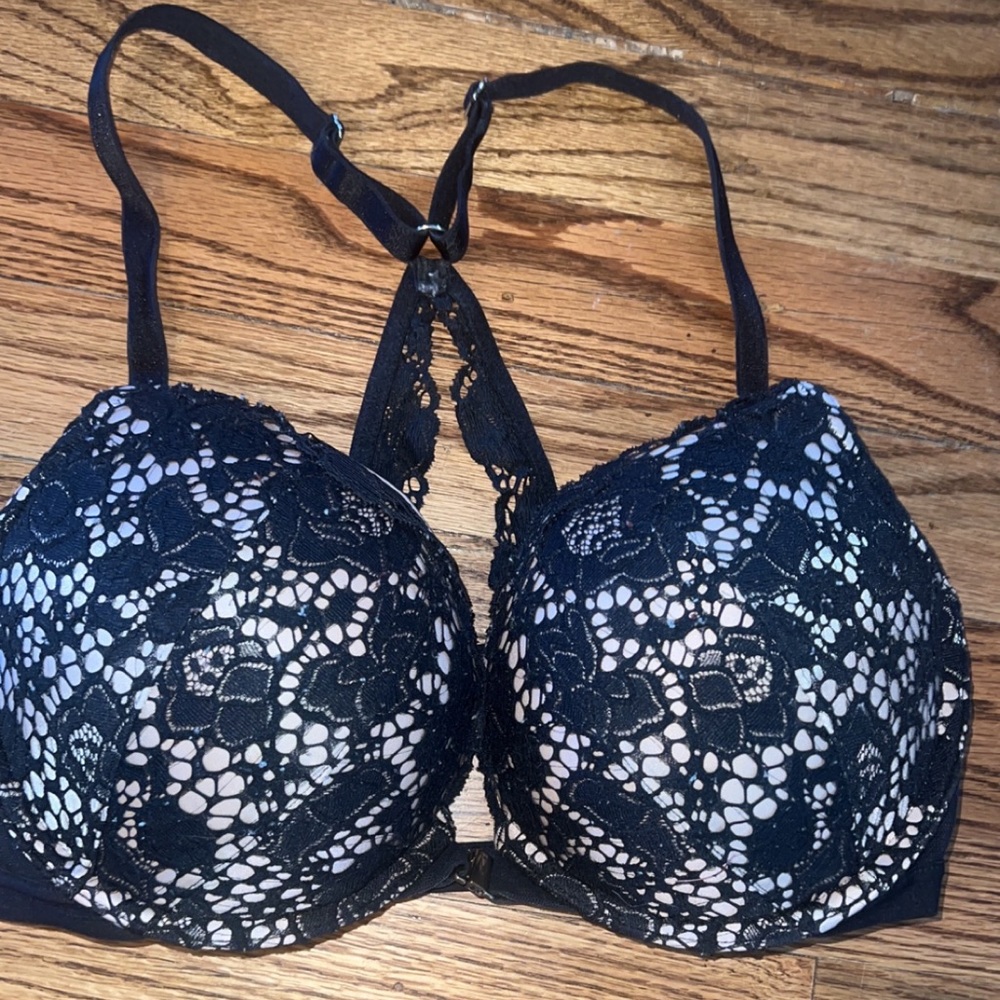 Victoria’s Secret black lace very sexy push up bra 32dd